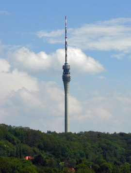 丘上のテレビ塔