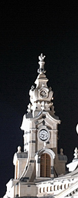 ドレスデン聖母教会-鐘楼のひとつ（2005年10月30日、落成式の夜）
